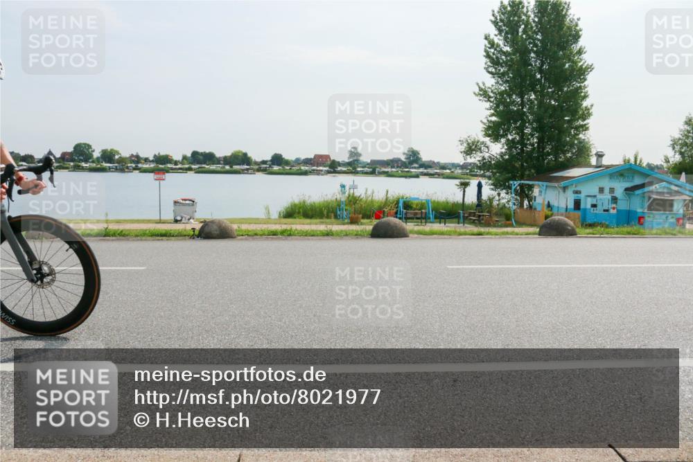 15.06.2025 - 27. Vierlanden-Triathlon H.Heesch http://msf.ph/oto/8021977 15.06.2025 09:56:23 Radfahren 111, 132 meine-sportfotos.de