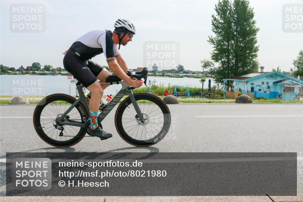 15.06.2025 - 27. Vierlanden-Triathlon H.Heesch http://msf.ph/oto/8021980 15.06.2025 09:56:23 Radfahren 111, 132 meine-sportfotos.de