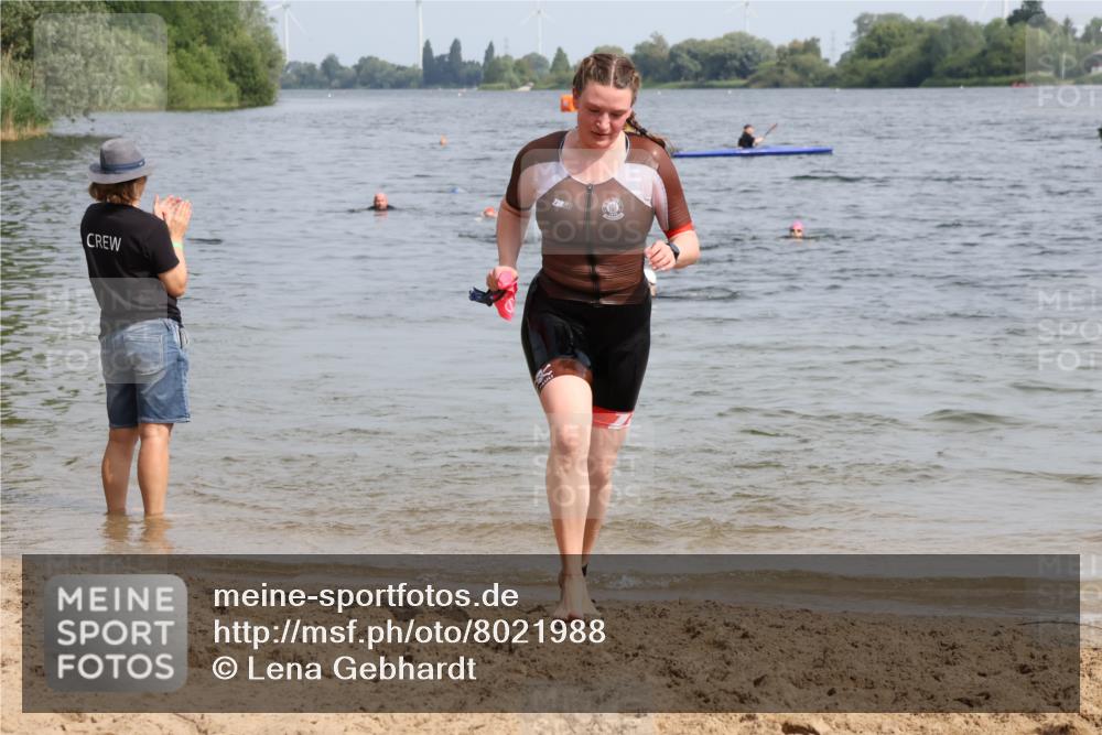 15.06.2025 - 27. Vierlanden-Triathlon Lena Gebhardt http://msf.ph/oto/8021988 15.06.2025 10:19:17 Schwimmen 474, 478, 543, 558 meine-sportfotos.de