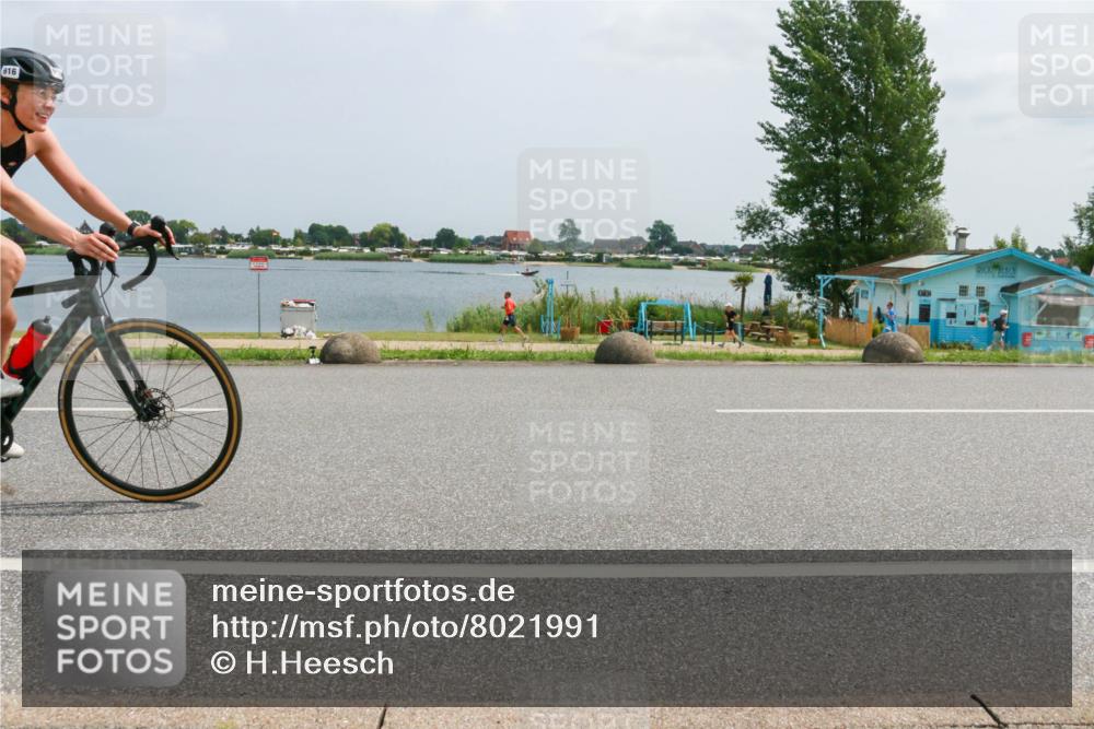 21.06.2025 - 27. Vierlanden-Triathlon H.Heesch http://msf.ph/oto/8021991 15.06.2025 12:05:54 Radfahren 945 meine-sportfotos.de