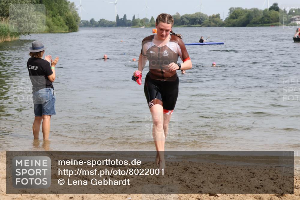 15.06.2025 - 27. Vierlanden-Triathlon Lena Gebhardt http://msf.ph/oto/8022001 15.06.2025 10:19:17 Schwimmen 474, 478, 543, 558 meine-sportfotos.de