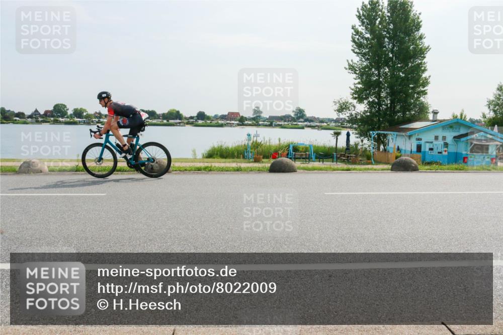 15.06.2025 - 27. Vierlanden-Triathlon H.Heesch http://msf.ph/oto/8022009 15.06.2025 09:56:49 Radfahren 35, 67 meine-sportfotos.de