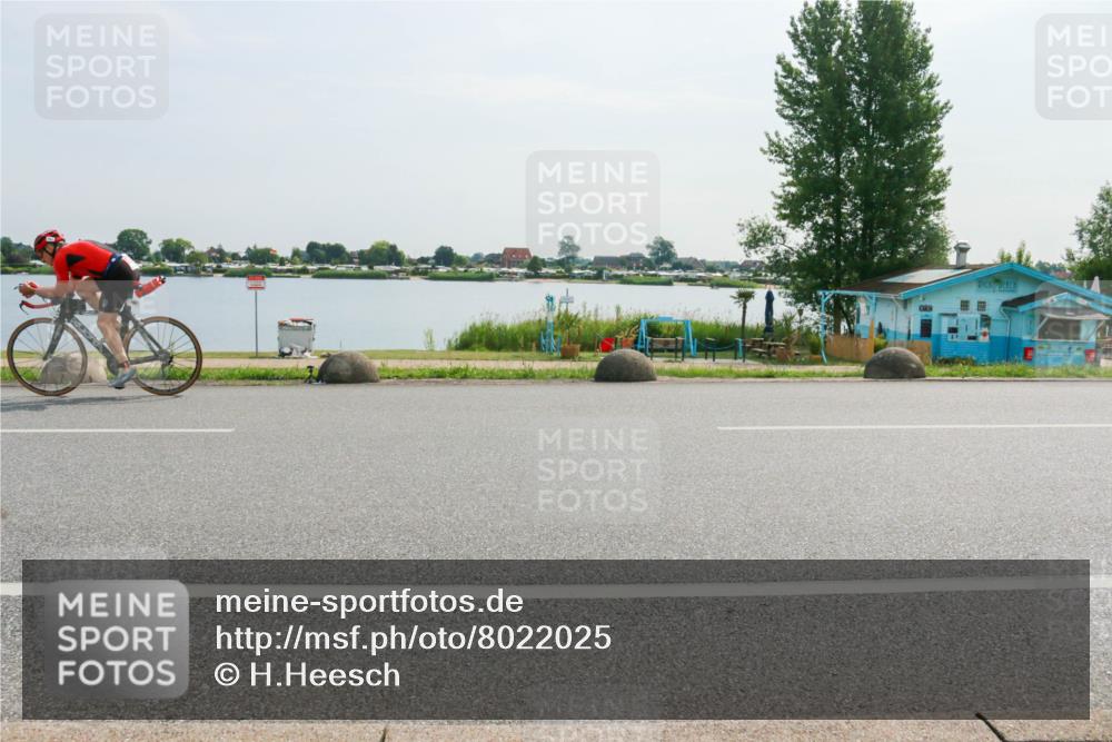 15.06.2025 - 27. Vierlanden-Triathlon H.Heesch http://msf.ph/oto/8022025 15.06.2025 09:56:54 Radfahren 35, 165 meine-sportfotos.de