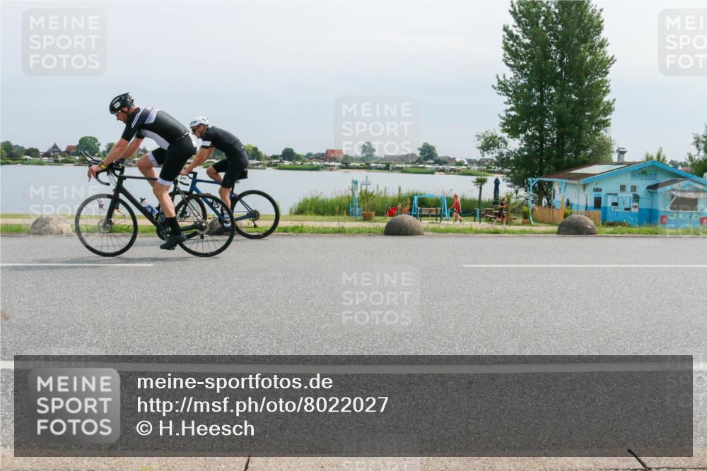 15.06.2025 - 27. Vierlanden-Triathlon H.Heesch http://msf.ph/oto/8022027 15.06.2025 11:16:54 Radfahren 857, 874 meine-sportfotos.de