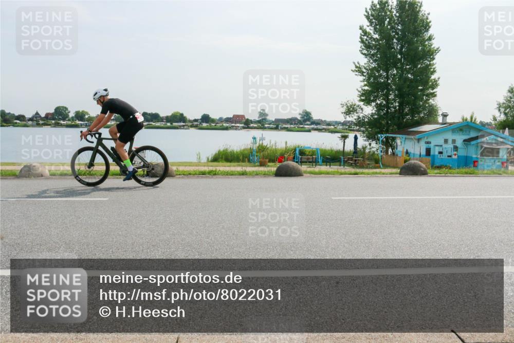 15.06.2025 - 27. Vierlanden-Triathlon H.Heesch http://msf.ph/oto/8022031 15.06.2025 09:56:57 Radfahren 26, 165 meine-sportfotos.de