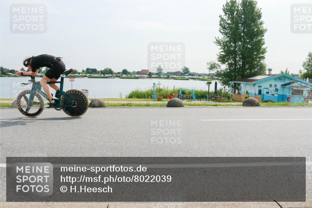 15.06.2025 - 27. Vierlanden-Triathlon H.Heesch http://msf.ph/oto/8022039 15.06.2025 09:57:00 Radfahren 26, 165, 292 meine-sportfotos.de