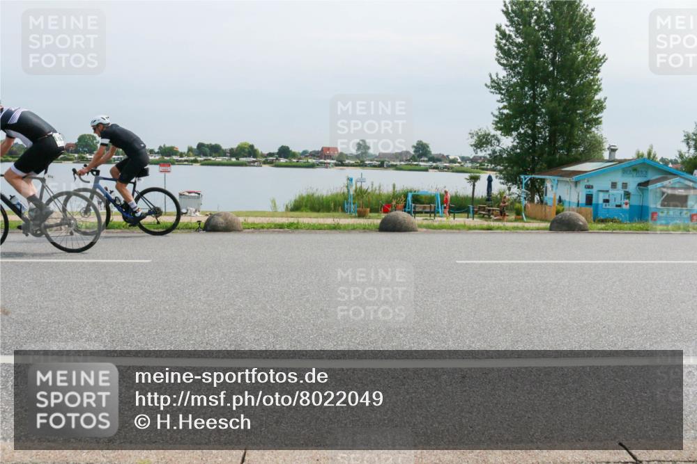 15.06.2025 - 27. Vierlanden-Triathlon H.Heesch http://msf.ph/oto/8022049 15.06.2025 11:16:54 Radfahren 857, 874 meine-sportfotos.de
