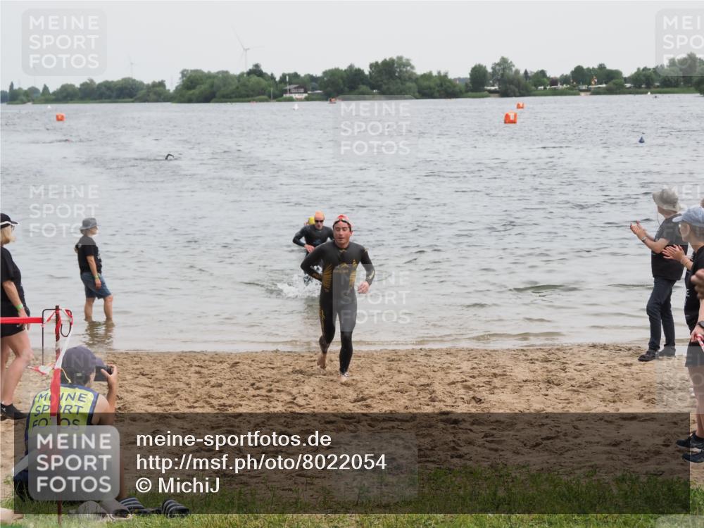 21.06.2025 - 27. Vierlanden-Triathlon MichiJ http://msf.ph/oto/8022054 15.06.2026 10:52:16 Schwimmen 652, 693, 759 meine-sportfotos.de