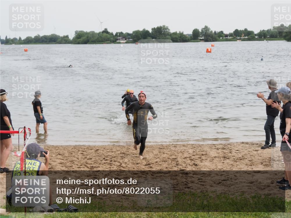 21.06.2025 - 27. Vierlanden-Triathlon MichiJ http://msf.ph/oto/8022055 15.06.2026 10:52:16 Schwimmen 652, 693, 759 meine-sportfotos.de
