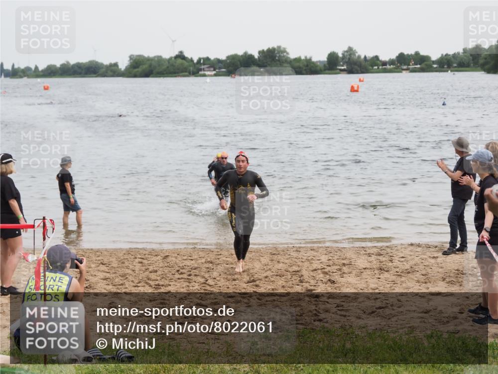 21.06.2025 - 27. Vierlanden-Triathlon MichiJ http://msf.ph/oto/8022061 15.06.2026 10:52:17 Schwimmen 652, 693, 759 meine-sportfotos.de