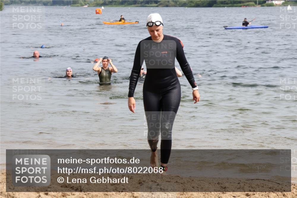 15.06.2025 - 27. Vierlanden-Triathlon Lena Gebhardt http://msf.ph/oto/8022068 15.06.2025 10:19:34 Schwimmen 503, 603 meine-sportfotos.de