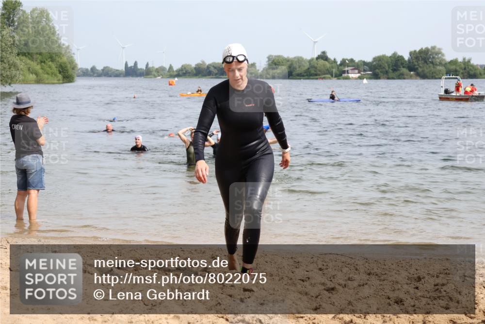 15.06.2025 - 27. Vierlanden-Triathlon Lena Gebhardt http://msf.ph/oto/8022075 15.06.2025 10:19:36 Schwimmen 503, 539, 603 meine-sportfotos.de