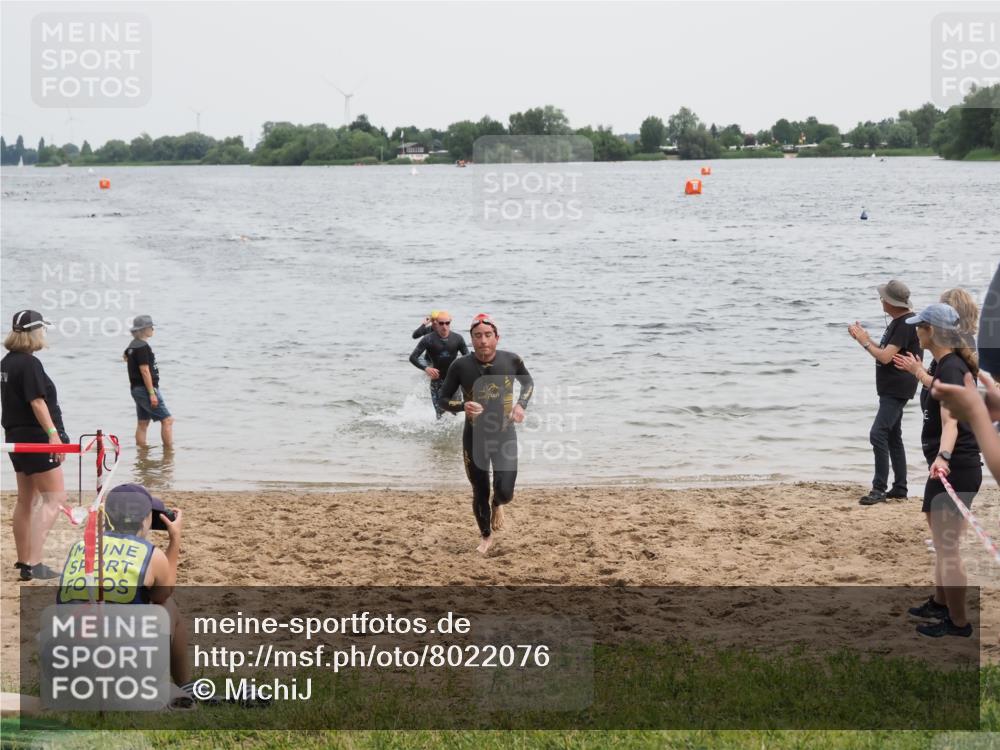 21.06.2025 - 27. Vierlanden-Triathlon MichiJ http://msf.ph/oto/8022076 15.06.2026 10:52:17 Schwimmen 652, 693, 759 meine-sportfotos.de