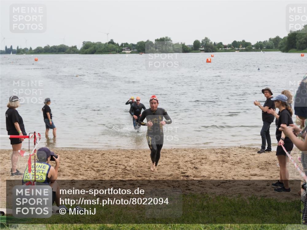 21.06.2025 - 27. Vierlanden-Triathlon MichiJ http://msf.ph/oto/8022094 15.06.2026 10:52:17 Schwimmen 652, 693, 759 meine-sportfotos.de