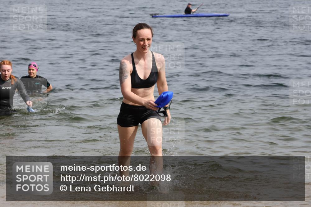 15.06.2025 - 27. Vierlanden-Triathlon Lena Gebhardt http://msf.ph/oto/8022098 15.06.2025 10:19:40 Schwimmen 503, 539, 578, 603 meine-sportfotos.de
