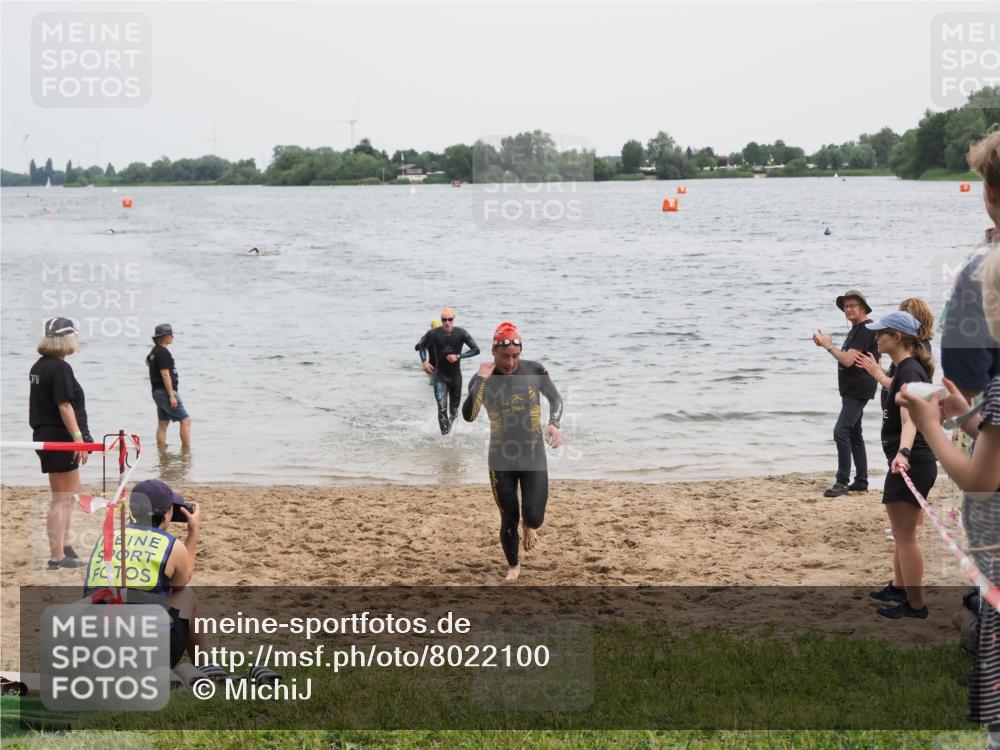 21.06.2025 - 27. Vierlanden-Triathlon MichiJ http://msf.ph/oto/8022100 15.06.2026 10:52:17 Schwimmen 652, 693, 759 meine-sportfotos.de