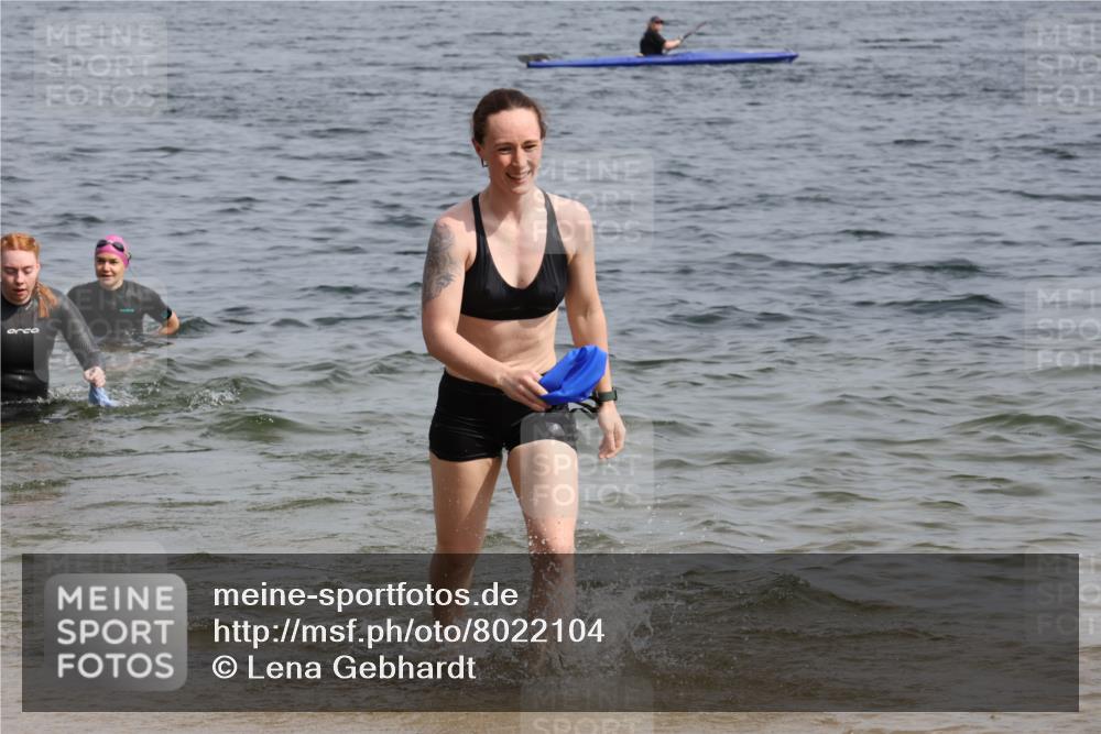 15.06.2025 - 27. Vierlanden-Triathlon Lena Gebhardt http://msf.ph/oto/8022104 15.06.2025 10:19:40 Schwimmen 503, 539, 578, 603 meine-sportfotos.de