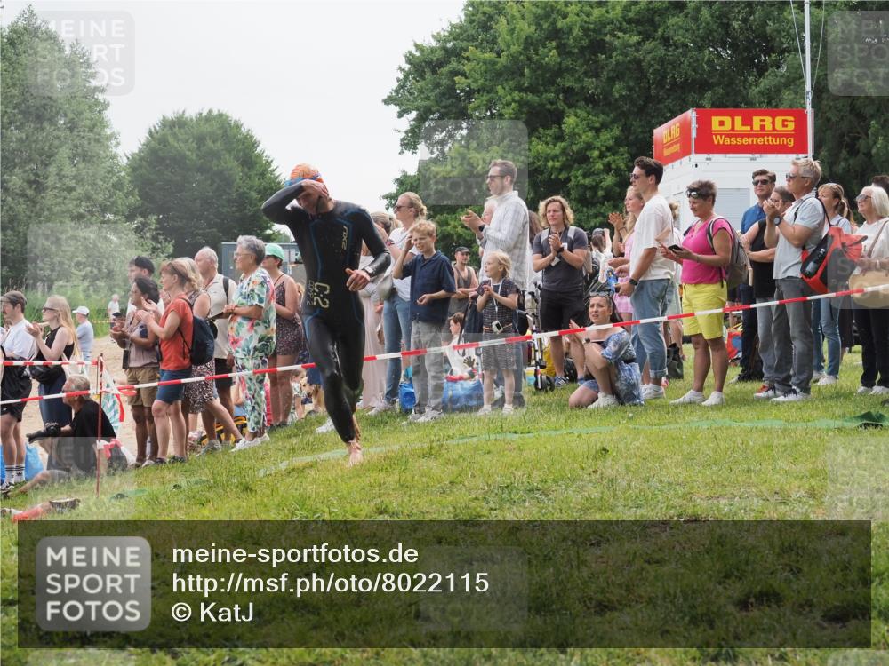 15.06.2025 - 27. Vierlanden-Triathlon KatJ http://msf.ph/oto/8022115 15.06.2025 10:54:42 Schwimmen 695, 713, 715, 749 meine-sportfotos.de