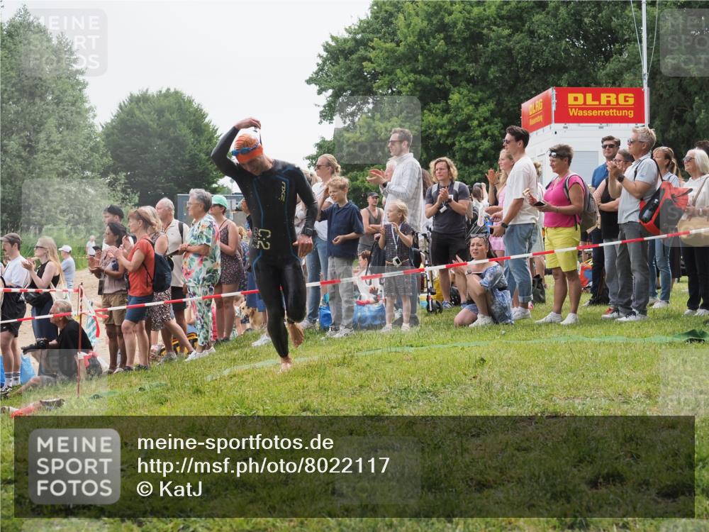 15.06.2025 - 27. Vierlanden-Triathlon KatJ http://msf.ph/oto/8022117 15.06.2025 10:54:42 Schwimmen 695, 713, 715, 749 meine-sportfotos.de