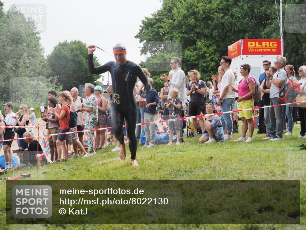 15.06.2025 - 27. Vierlanden-Triathlon KatJ http://msf.ph/oto/8022130 15.06.2025 10:54:43 Schwimmen 695, 713, 715, 749 meine-sportfotos.de