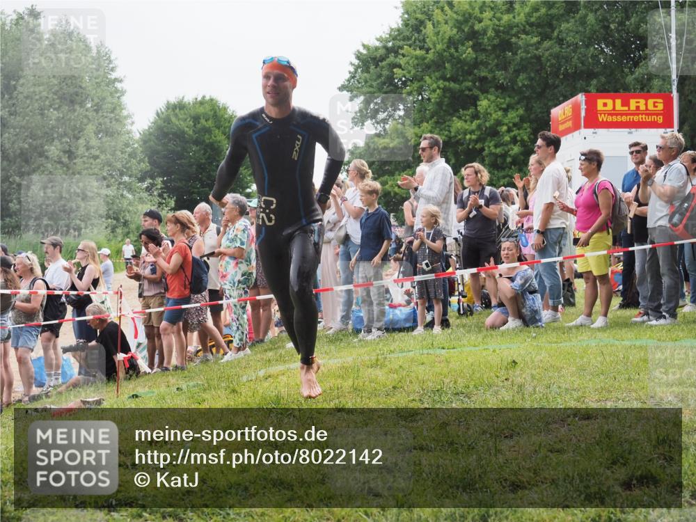 15.06.2025 - 27. Vierlanden-Triathlon KatJ http://msf.ph/oto/8022142 15.06.2025 10:54:43 Schwimmen 695, 713, 715, 749 meine-sportfotos.de
