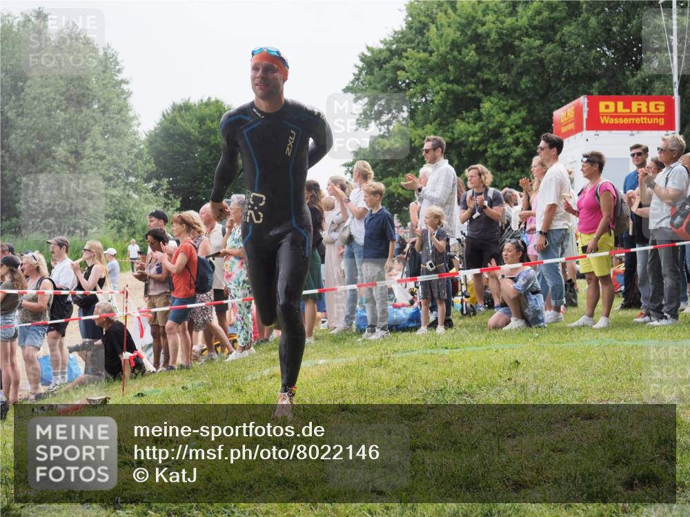 15.06.2025 - 27. Vierlanden-Triathlon KatJ http://msf.ph/oto/8022146 15.06.2025 10:54:43 Schwimmen 695, 713, 715, 749 meine-sportfotos.de
