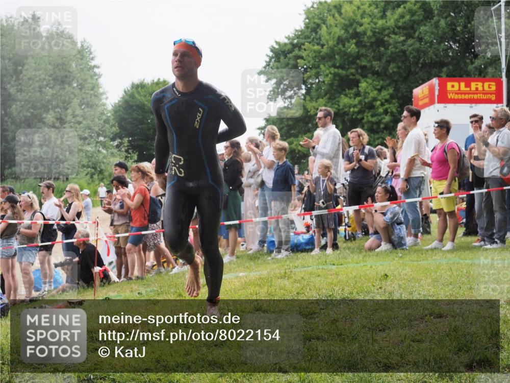 15.06.2025 - 27. Vierlanden-Triathlon KatJ http://msf.ph/oto/8022154 15.06.2025 10:54:43 Schwimmen 695, 713, 715, 749 meine-sportfotos.de