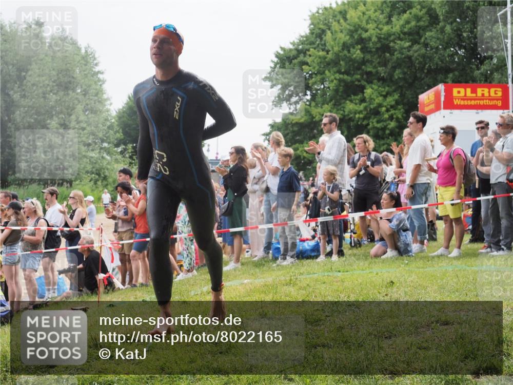 15.06.2025 - 27. Vierlanden-Triathlon KatJ http://msf.ph/oto/8022165 15.06.2025 10:54:43 Schwimmen 695, 713, 715, 749 meine-sportfotos.de