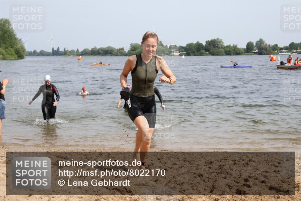15.06.2025 - 27. Vierlanden-Triathlon Lena Gebhardt http://msf.ph/oto/8022170 15.06.2025 10:19:45 Schwimmen 500, 503, 539, 569, 578, 603 meine-sportfotos.de