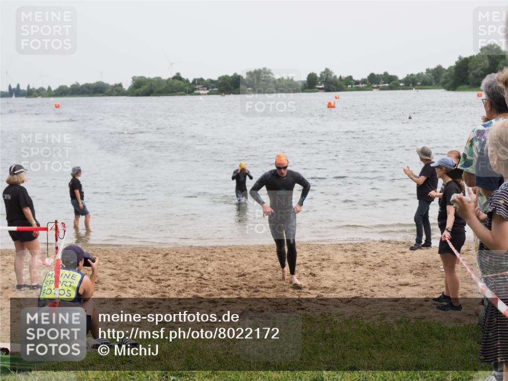 21.06.2025 - 27. Vierlanden-Triathlon MichiJ http://msf.ph/oto/8022172 15.06.2026 10:52:21 Schwimmen 652, 682, 759 meine-sportfotos.de