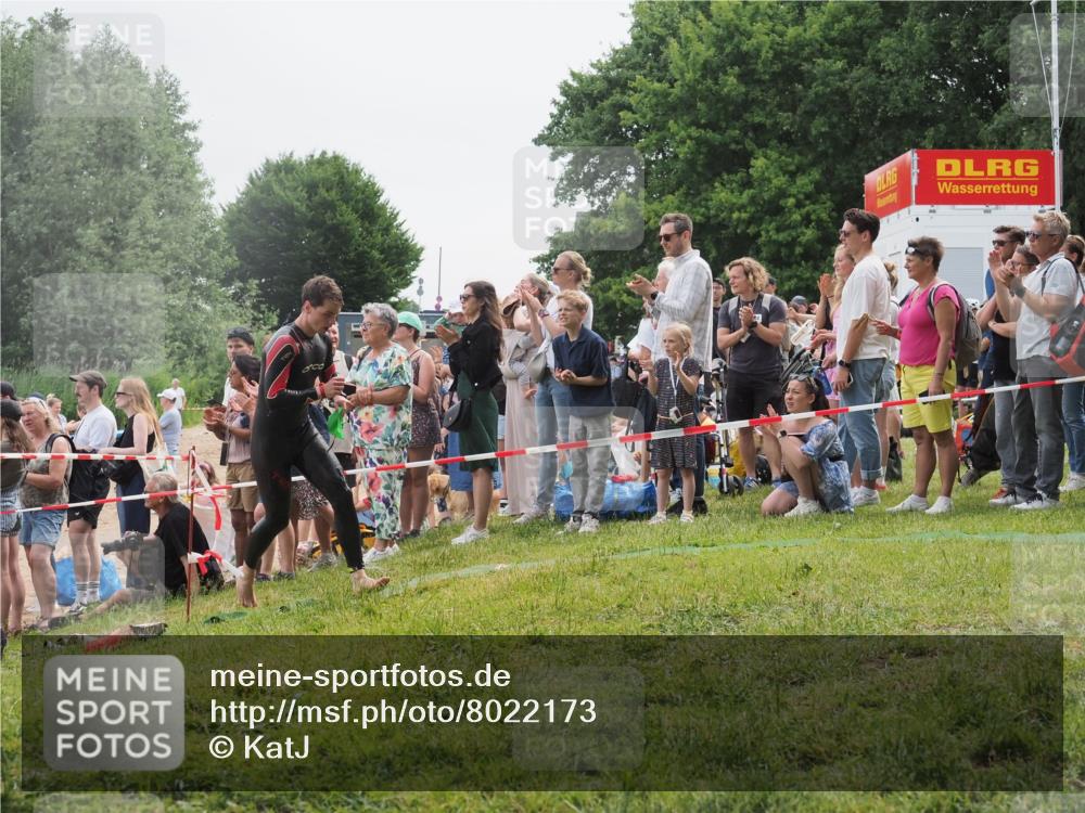 15.06.2025 - 27. Vierlanden-Triathlon KatJ http://msf.ph/oto/8022173 15.06.2025 10:54:46 Schwimmen 695, 713, 715, 749 meine-sportfotos.de