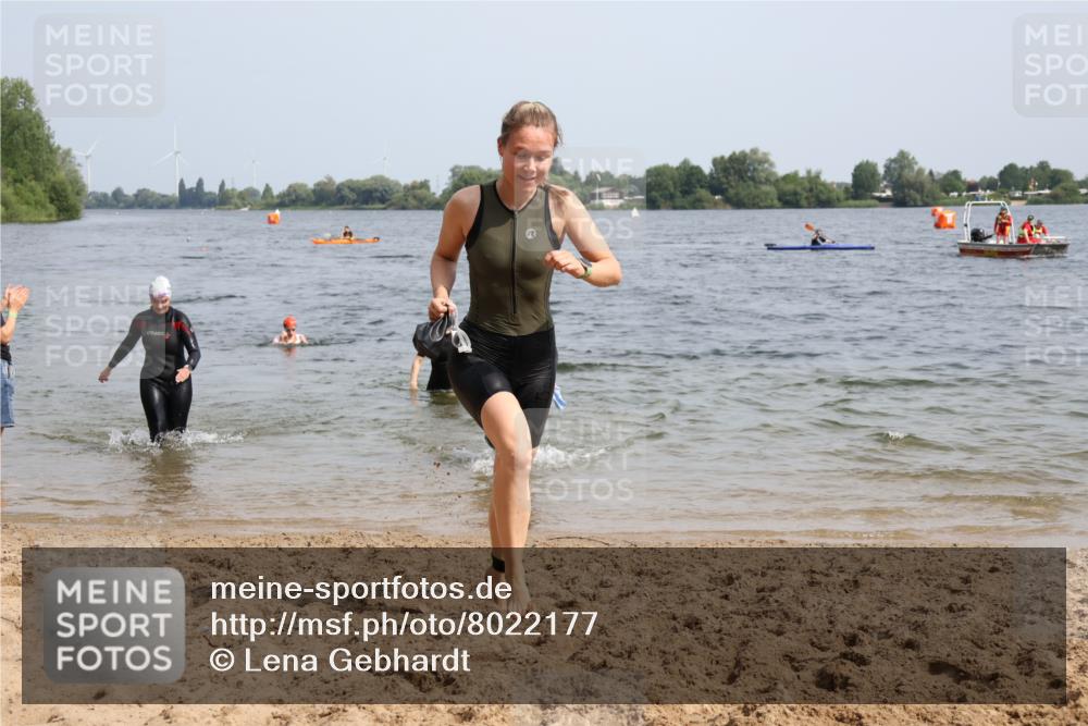 15.06.2025 - 27. Vierlanden-Triathlon Lena Gebhardt http://msf.ph/oto/8022177 15.06.2025 10:19:45 Schwimmen 500, 503, 539, 569, 578, 603 meine-sportfotos.de