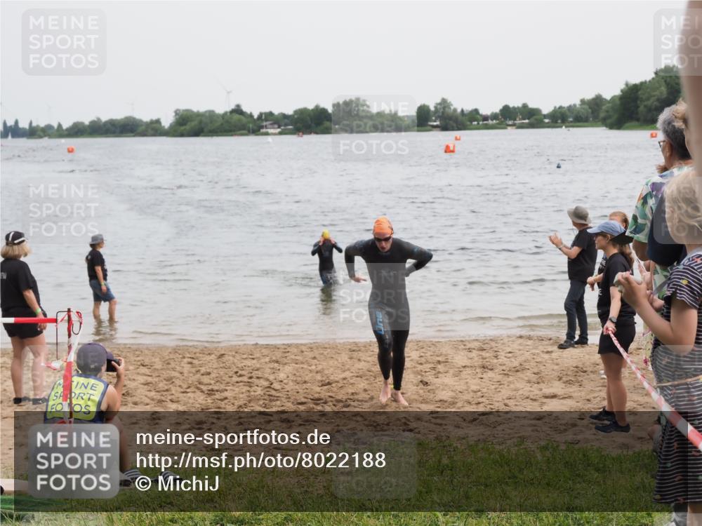 21.06.2025 - 27. Vierlanden-Triathlon MichiJ http://msf.ph/oto/8022188 15.06.2026 10:52:21 Schwimmen 652, 682, 759 meine-sportfotos.de