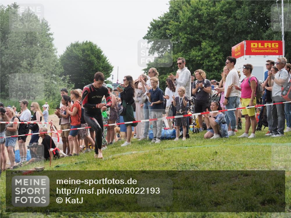 15.06.2025 - 27. Vierlanden-Triathlon KatJ http://msf.ph/oto/8022193 15.06.2025 10:54:46 Schwimmen 695, 713, 715, 749 meine-sportfotos.de