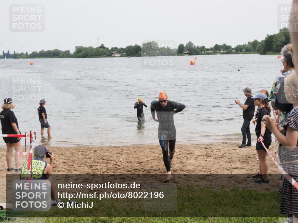 21.06.2025 - 27. Vierlanden-Triathlon MichiJ http://msf.ph/oto/8022196 15.06.2026 10:52:22 Schwimmen 652, 682, 759 meine-sportfotos.de