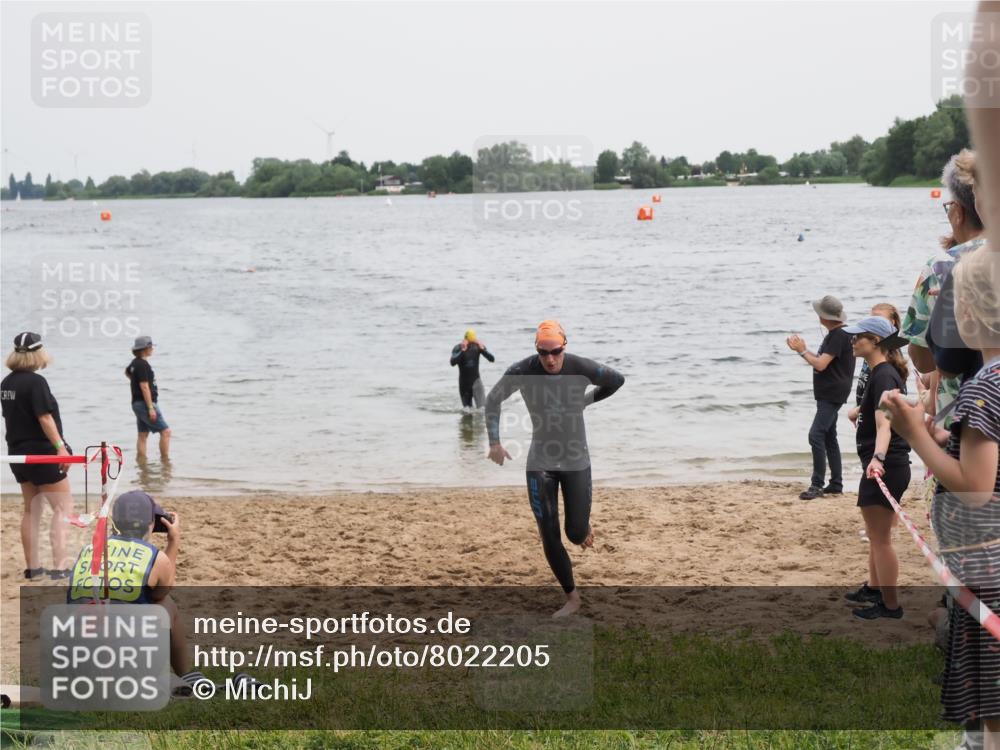 21.06.2025 - 27. Vierlanden-Triathlon MichiJ http://msf.ph/oto/8022205 15.06.2026 10:52:22 Schwimmen 652, 682, 759 meine-sportfotos.de