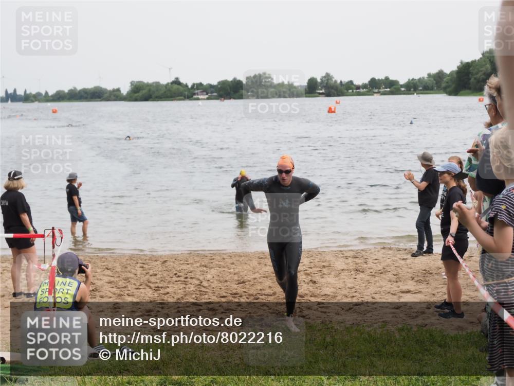 21.06.2025 - 27. Vierlanden-Triathlon MichiJ http://msf.ph/oto/8022216 15.06.2026 10:52:22 Schwimmen 652, 682, 759 meine-sportfotos.de