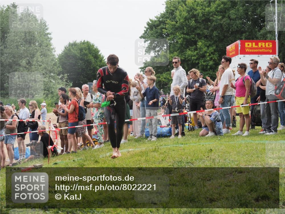 15.06.2025 - 27. Vierlanden-Triathlon KatJ http://msf.ph/oto/8022221 15.06.2025 10:54:47 Schwimmen 695, 713, 715, 749 meine-sportfotos.de