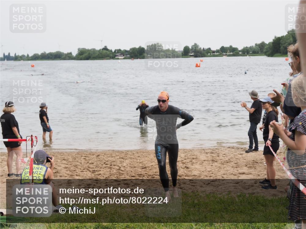 21.06.2025 - 27. Vierlanden-Triathlon MichiJ http://msf.ph/oto/8022224 15.06.2026 10:52:22 Schwimmen 652, 682, 759 meine-sportfotos.de