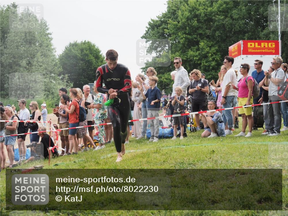 15.06.2025 - 27. Vierlanden-Triathlon KatJ http://msf.ph/oto/8022230 15.06.2025 10:54:47 Schwimmen 695, 713, 715, 749 meine-sportfotos.de
