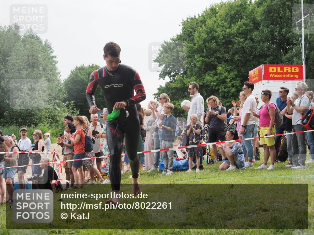 15.06.2025 - 27. Vierlanden-Triathlon KatJ http://msf.ph/oto/8022261 15.06.2025 10:54:47 Schwimmen 695, 713, 715, 749 meine-sportfotos.de