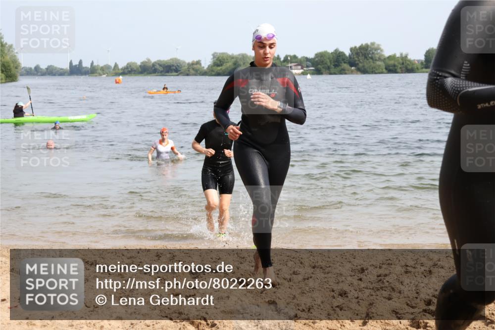 15.06.2025 - 27. Vierlanden-Triathlon Lena Gebhardt http://msf.ph/oto/8022263 15.06.2025 10:19:51 Schwimmen 500, 503, 539, 553, 569, 578 meine-sportfotos.de