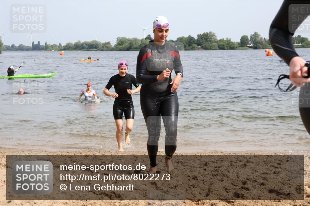 15.06.2025 - 27. Vierlanden-Triathlon Lena Gebhardt http://msf.ph/oto/8022273 15.06.2025 10:19:51 Schwimmen 500, 503, 539, 553, 569, 578 meine-sportfotos.de