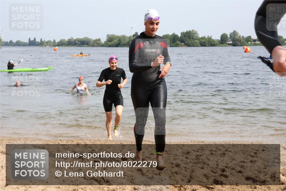 15.06.2025 - 27. Vierlanden-Triathlon Lena Gebhardt http://msf.ph/oto/8022279 15.06.2025 10:19:51 Schwimmen 500, 503, 539, 553, 569, 578 meine-sportfotos.de