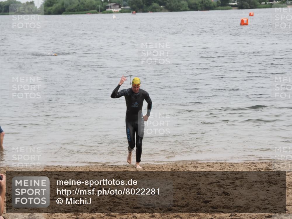 21.06.2025 - 27. Vierlanden-Triathlon MichiJ http://msf.ph/oto/8022281 15.06.2026 10:52:26 Schwimmen 652, 682, 759 meine-sportfotos.de