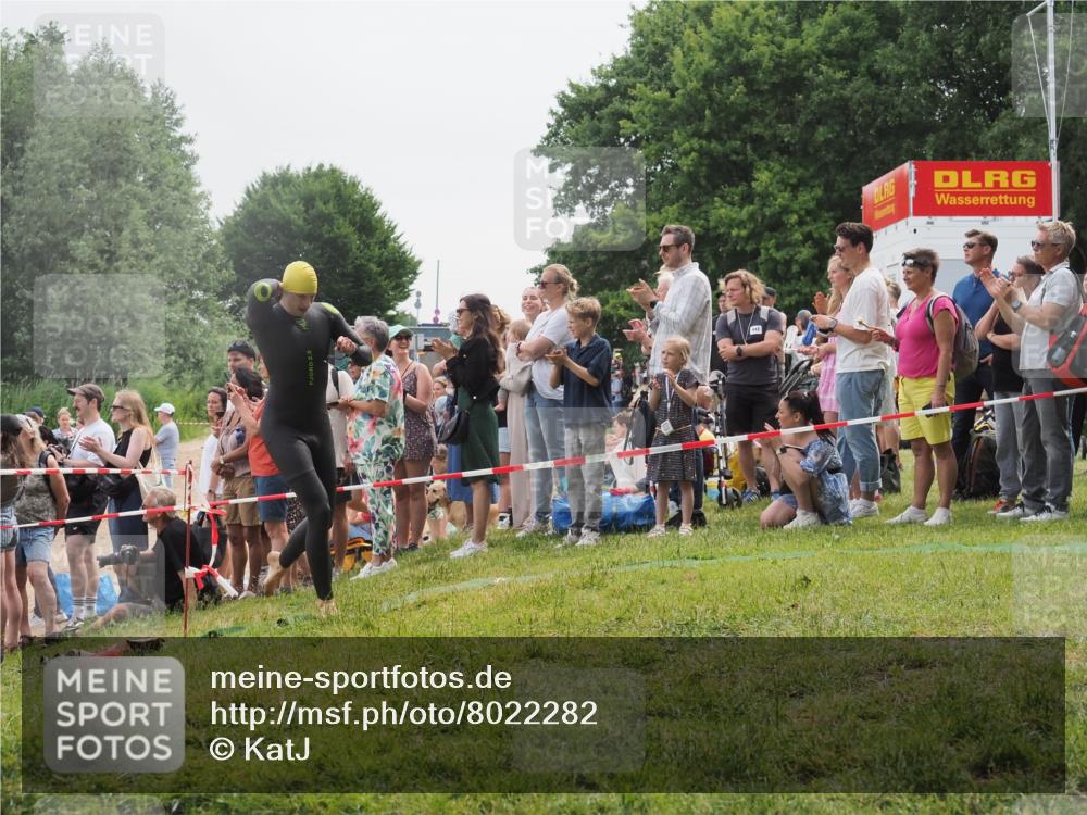 15.06.2025 - 27. Vierlanden-Triathlon KatJ http://msf.ph/oto/8022282 15.06.2025 10:54:58 Schwimmen 677, 735, 744, 761 meine-sportfotos.de