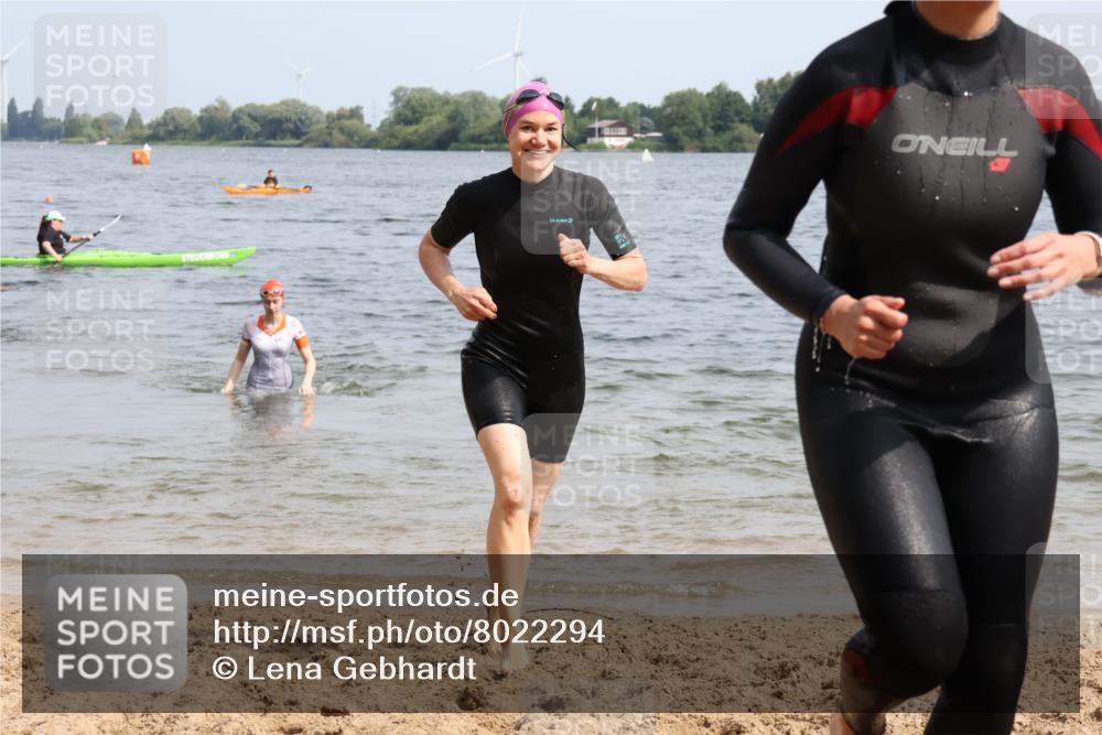 15.06.2025 - 27. Vierlanden-Triathlon Lena Gebhardt http://msf.ph/oto/8022294 15.06.2025 10:19:52 Schwimmen 500, 503, 539, 553, 569, 578 meine-sportfotos.de