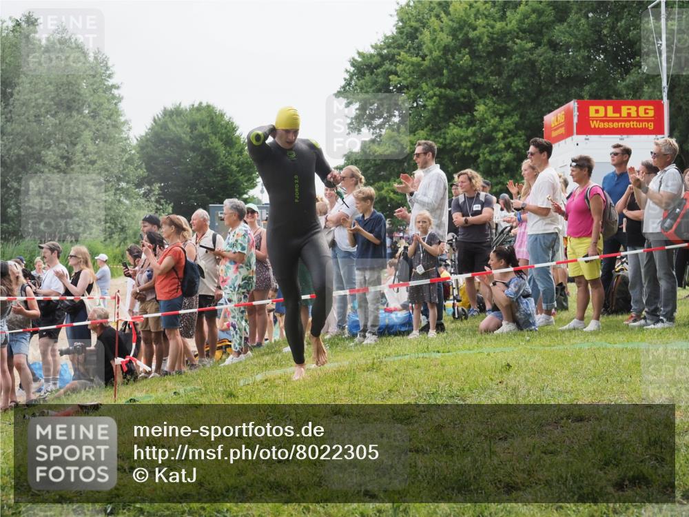 15.06.2025 - 27. Vierlanden-Triathlon KatJ http://msf.ph/oto/8022305 15.06.2025 10:54:59 Schwimmen 677, 735, 744, 761 meine-sportfotos.de