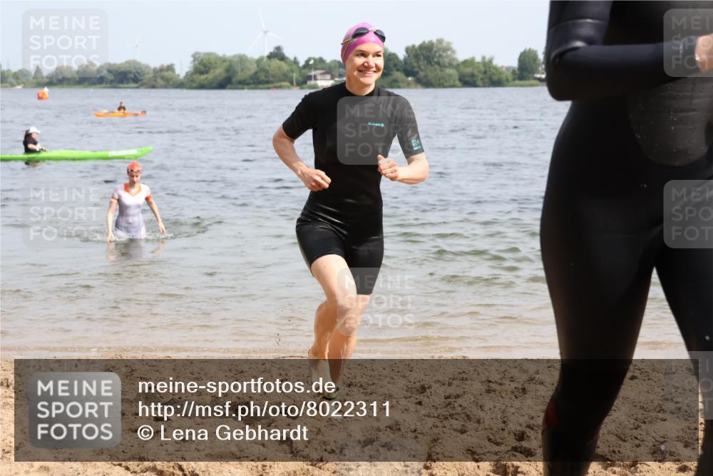 15.06.2025 - 27. Vierlanden-Triathlon Lena Gebhardt http://msf.ph/oto/8022311 15.06.2025 10:19:52 Schwimmen 500, 503, 539, 553, 569, 578 meine-sportfotos.de