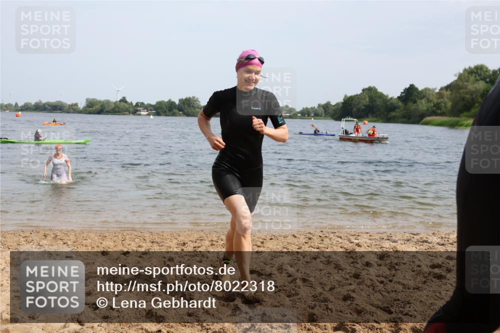 15.06.2025 - 27. Vierlanden-Triathlon Lena Gebhardt http://msf.ph/oto/8022318 15.06.2025 10:19:53 Schwimmen 500, 503, 539, 553, 569, 578 meine-sportfotos.de